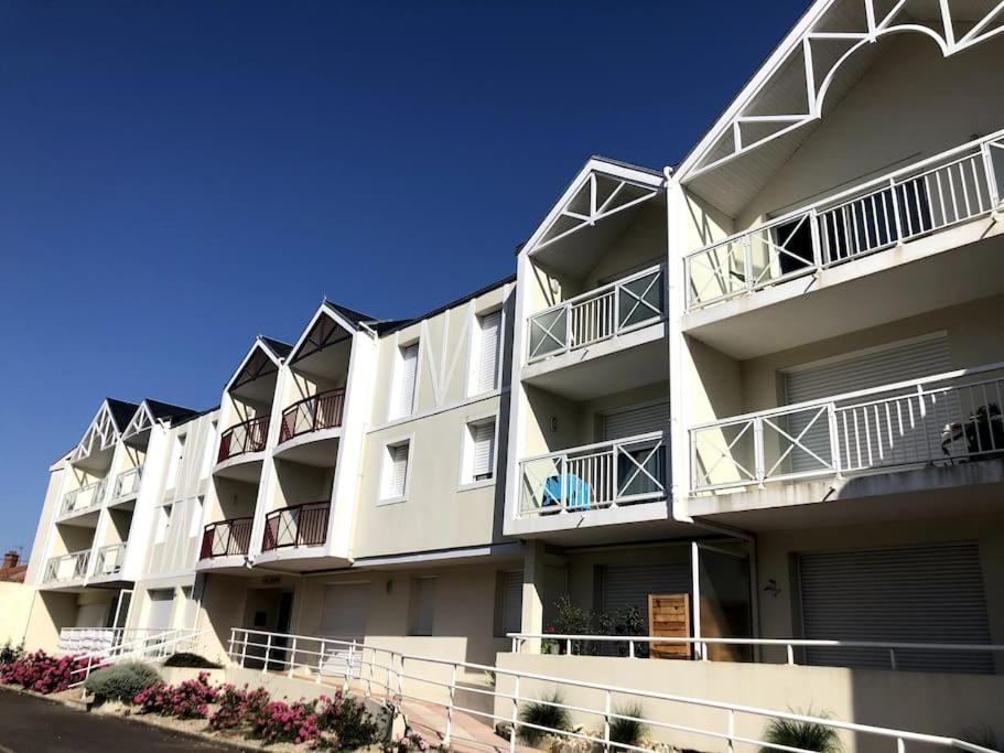 Le Petit Cote Ouest - Appt Dans Les Pins Pres De La Plage 莱萨布勒-多洛讷 外观 照片