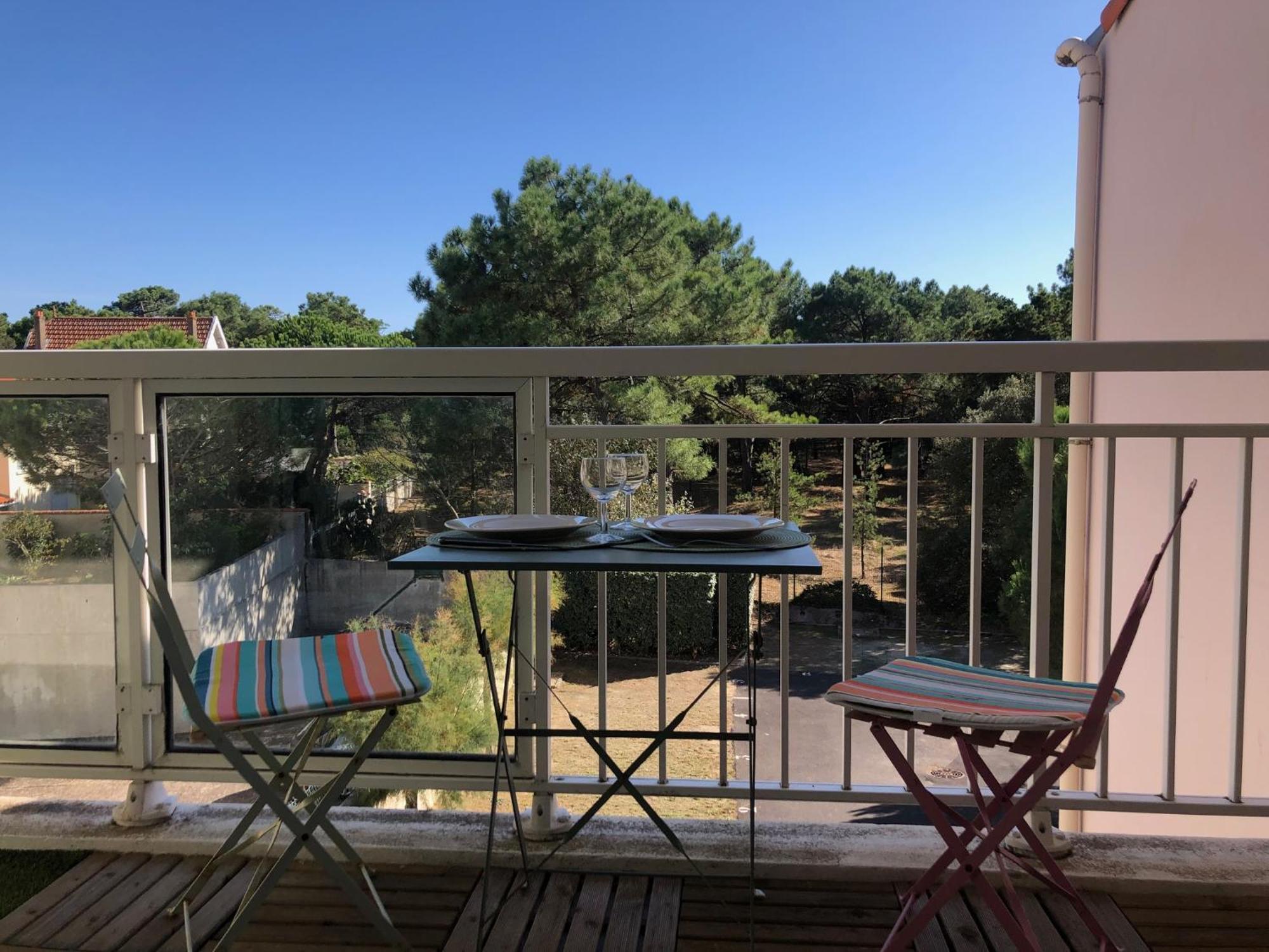 Le Petit Cote Ouest - Appt Dans Les Pins Pres De La Plage 莱萨布勒-多洛讷 外观 照片
